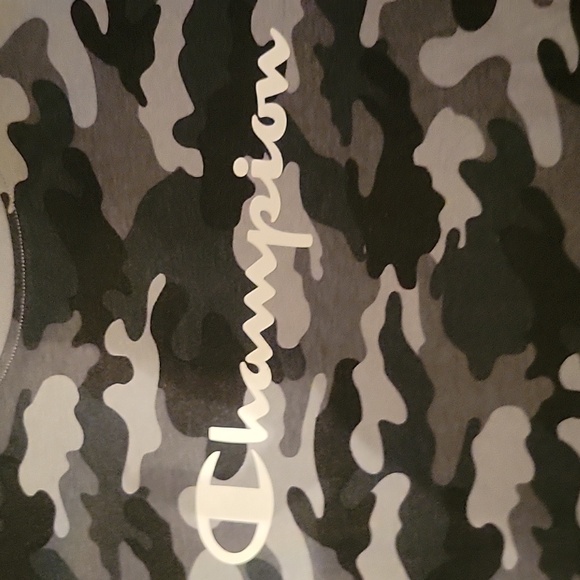 Boys champion t shirt - Picture 3 of 5